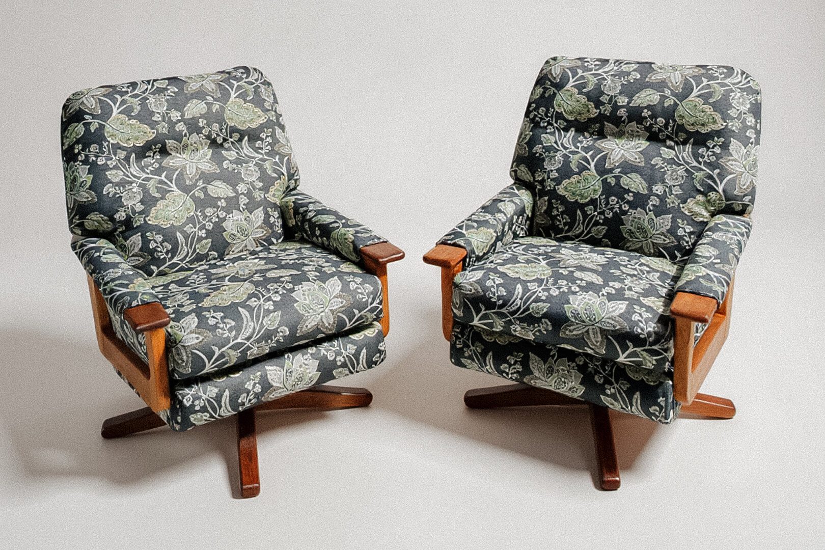 Mid-Century Swivel Recliner Pair – Charcoal Botanical Print