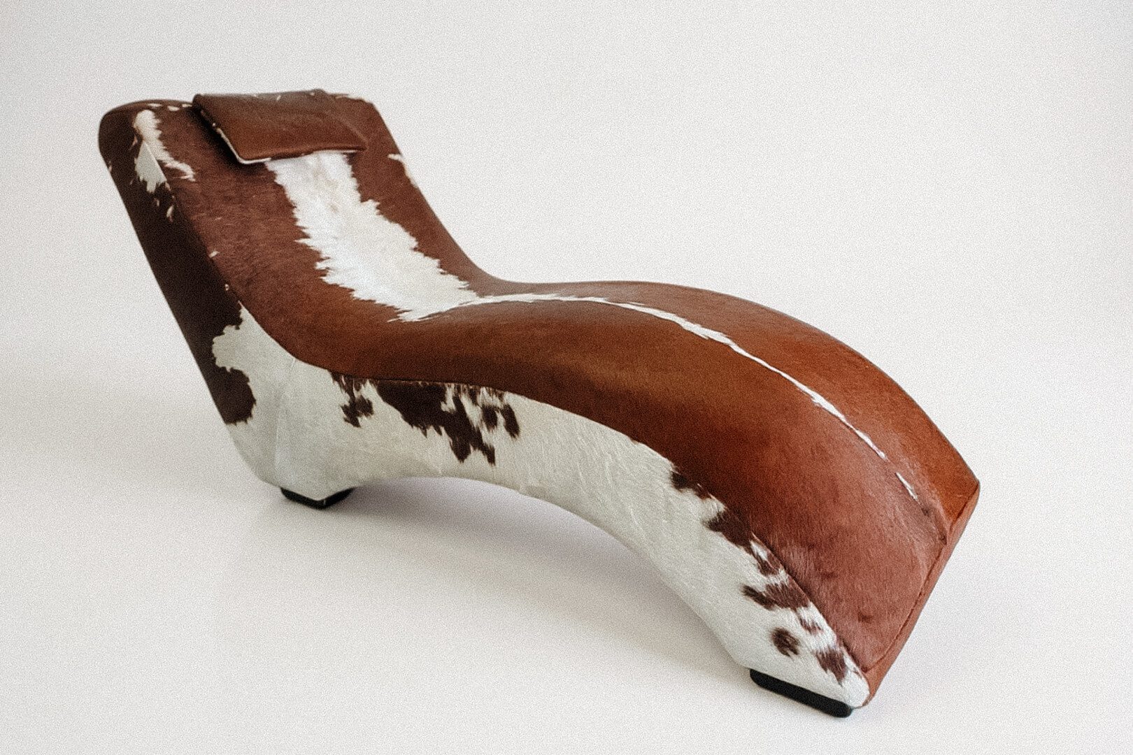 Contemporary Chaise Lounge – Cowhide and Leather Mix